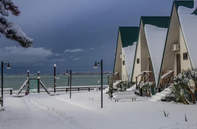 Kyalasur Hotel スフミ エクステリア 写真
